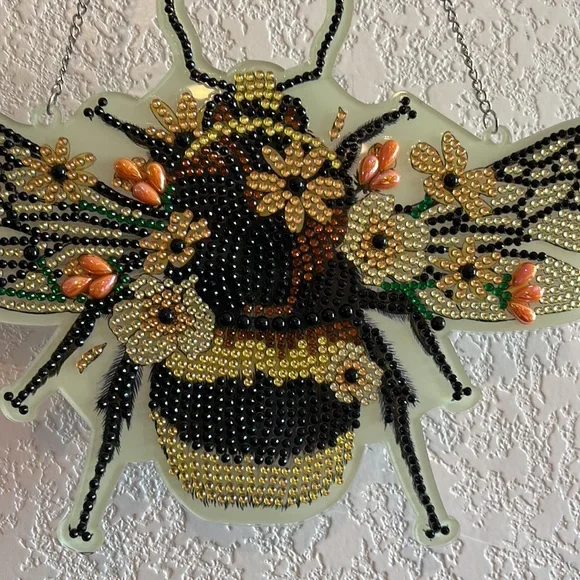 Hanging Bumblebee - Picture 3 of 5